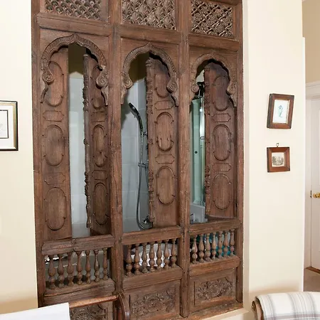 Bed & Breakfast Lough Bawn House 3*